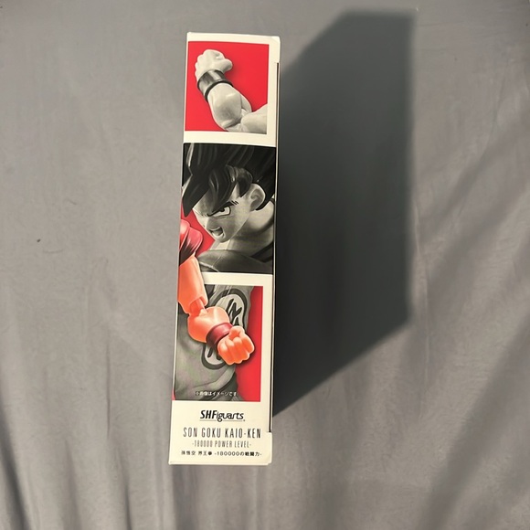 SH FIGUARTS SON GOKU KAIO-KEN 180000 POWER LEVEL - Picture 4 of 6